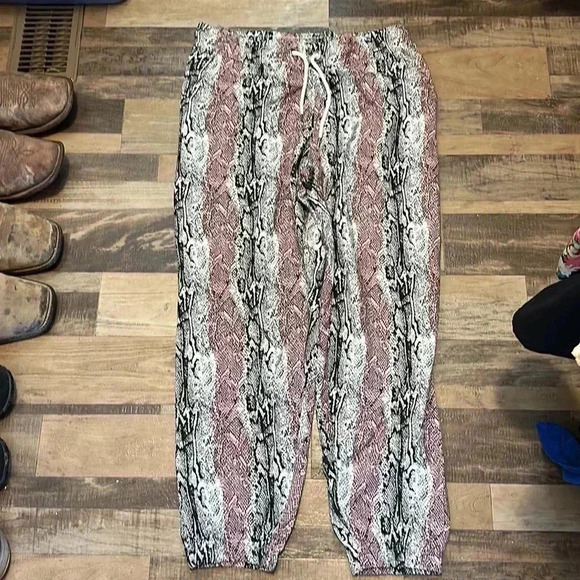 Sweatpants - Picture 5 of 6